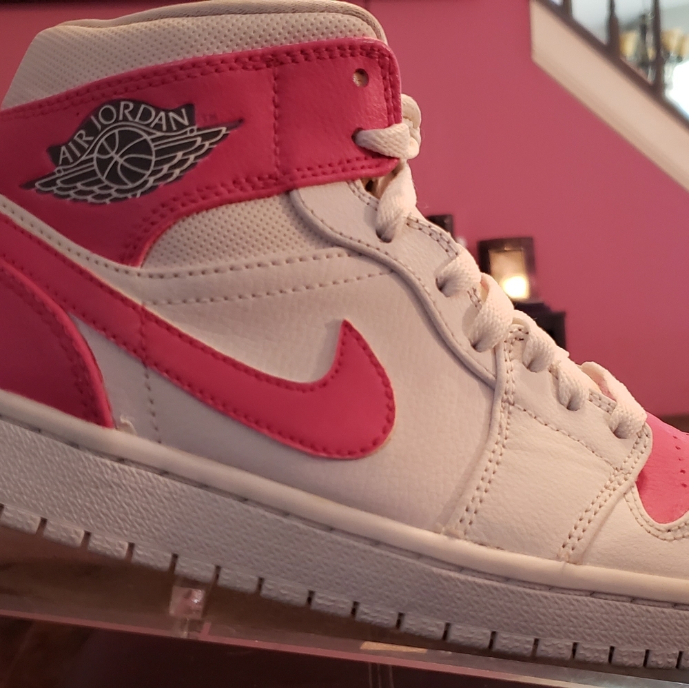 Custom "Hot Pink" 
Retro Jordan 1 - Picture 5 of 8